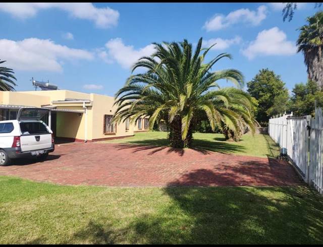 9 BEDROOM HOUSE FOR SALE IN BEDWORTH PARK